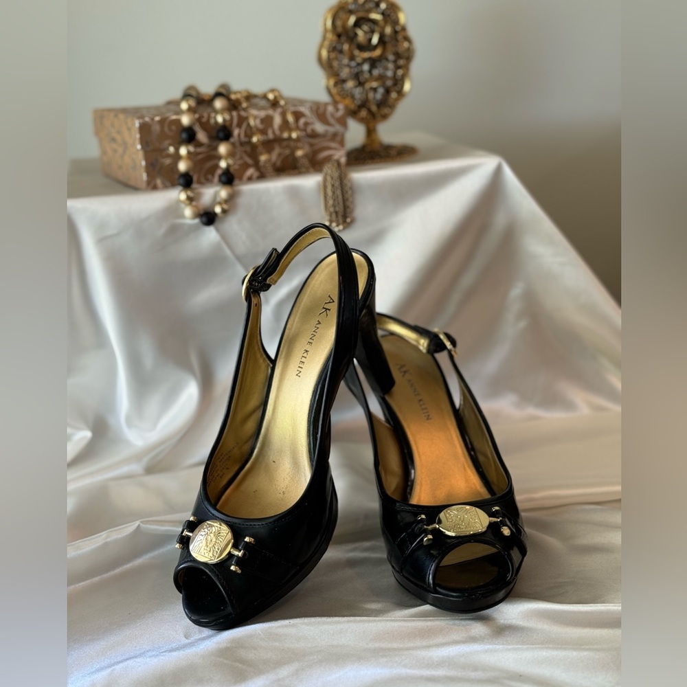 Anne Klein: Patent Black Leather Heel